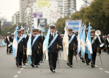 El desfile patrio en debate: tradición, identidad y el rol de la escuela en tiempos de fragmentación