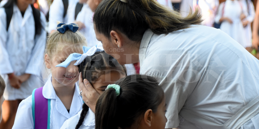 Educadores de Misiones reclaman por millonaria deuda en adicionales de movilidad