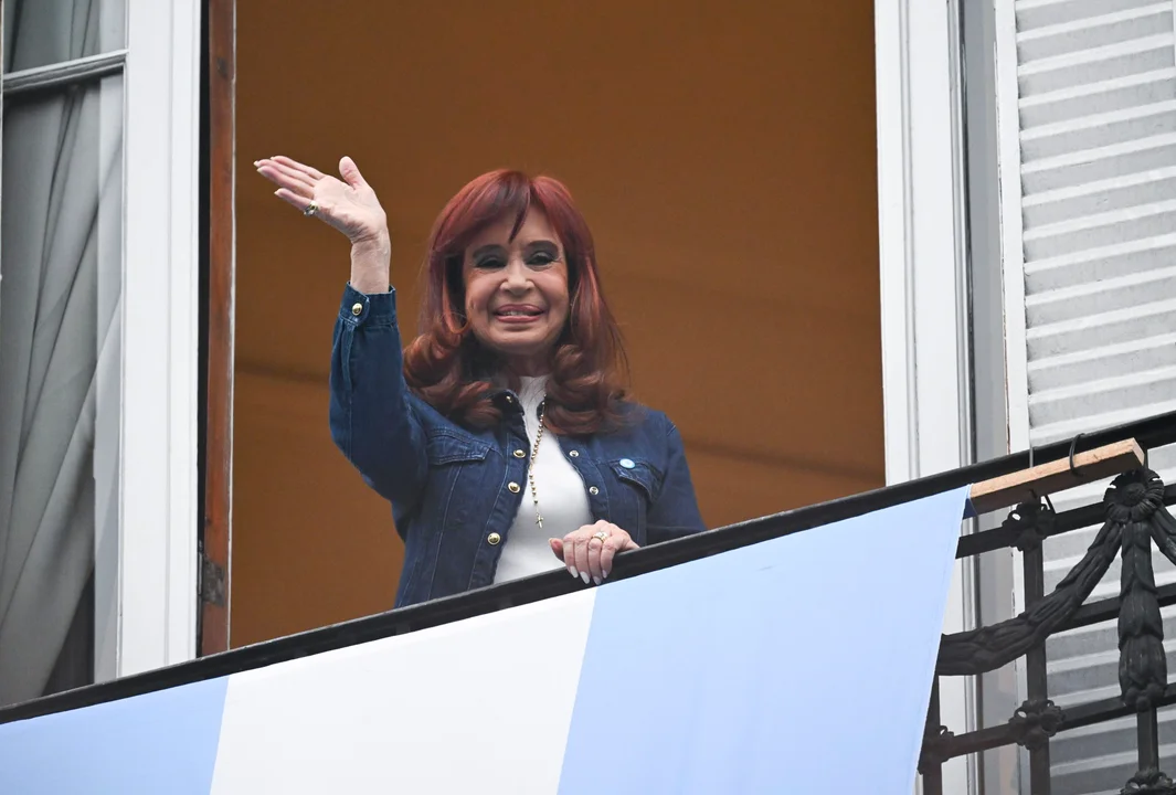 Tragedia frente a la residencia de Cristina Kirchner: un militante perece en accidente durante vigilia