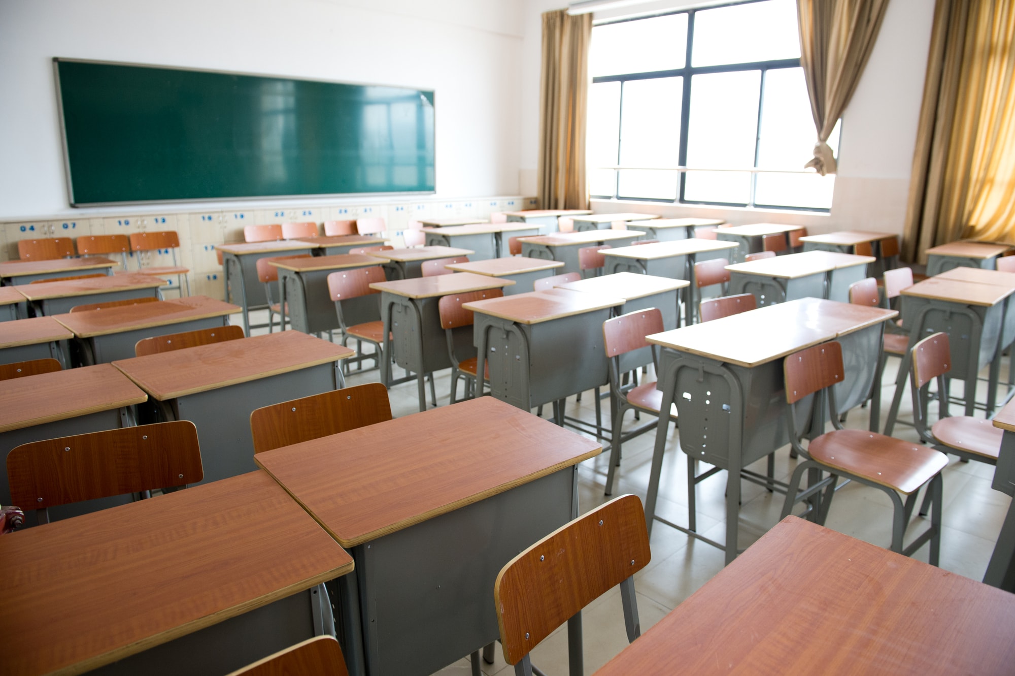 La caída de la natalidad reconfigura el mapa educativo: colegios privados apelan a fusiones para sostenerse