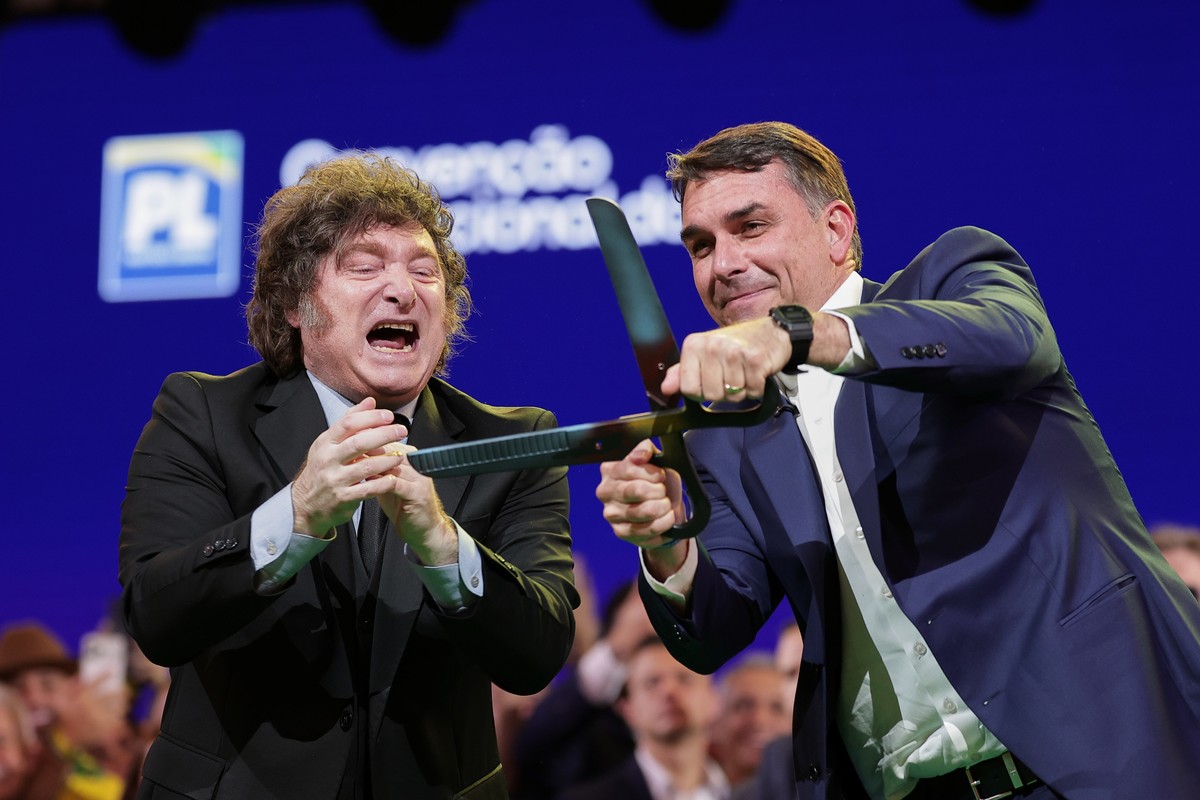 Flávio Bolsonaro llegó a Miami y agradeció a Milei y Trump tras salir de Brasil por Iguazú