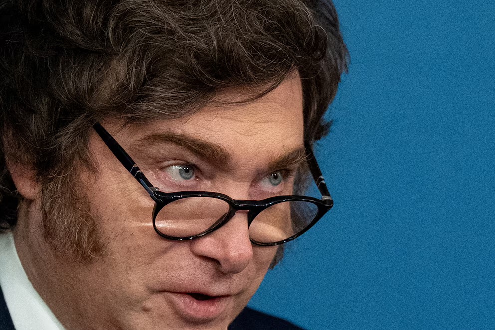 Milei autorizó por decreto la expulsión de extranjeros que promuevan mensajes de odio contra la Argentina