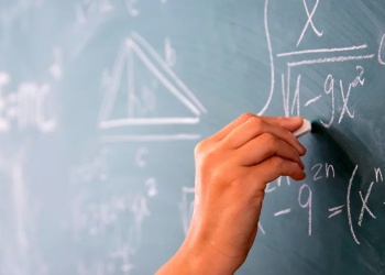 La formación matemática de los futuros maestros: entre la didáctica y el contenido