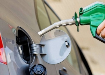 El Ejecutivo extiende hasta diciembre de 2026 la actualización de impuestos a combustibles