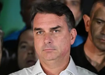 Flávio Bolsonaro se autodefine como "líder de Brasil" en una carta desde Estados Unidos