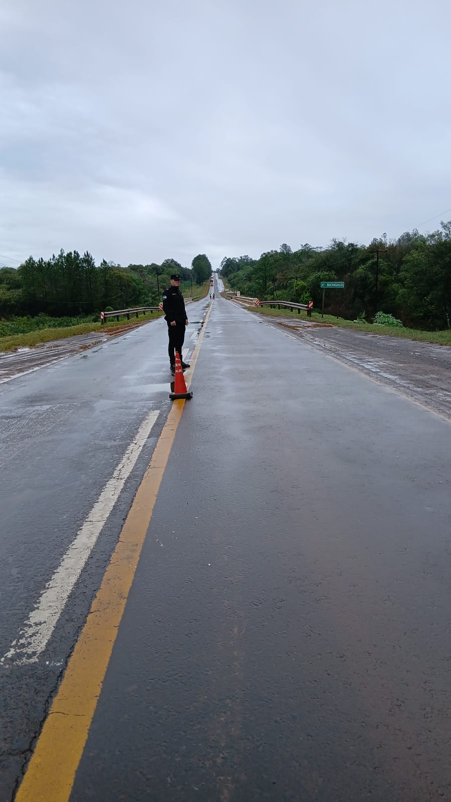 Maestros liberan el paso en la Ruta 12, aunque mantienen la medida de fuerza