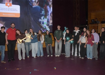 Alem inauguró la Estudiantina 2026 con la entrega de la llave de la ciudad a los estudiantes