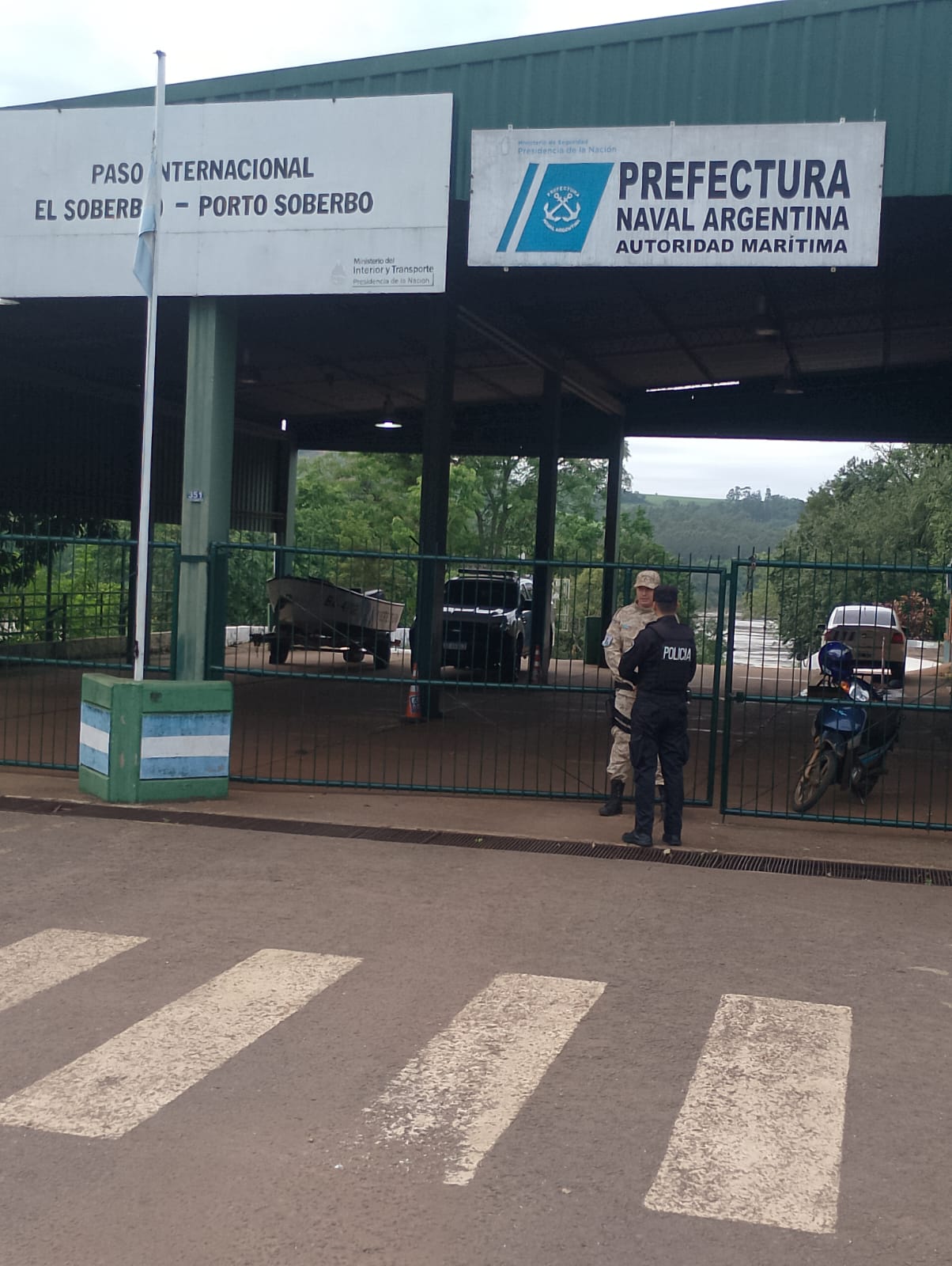 El río Uruguay en descenso: el paso El Soberbio-Porto Soberbo sigue operativo
