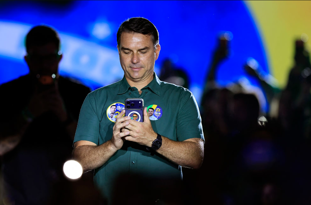 La Fiscalía de Iguazú archiva la denuncia por el ingreso de Flávio Bolsonaro al considerar que no hubo delito