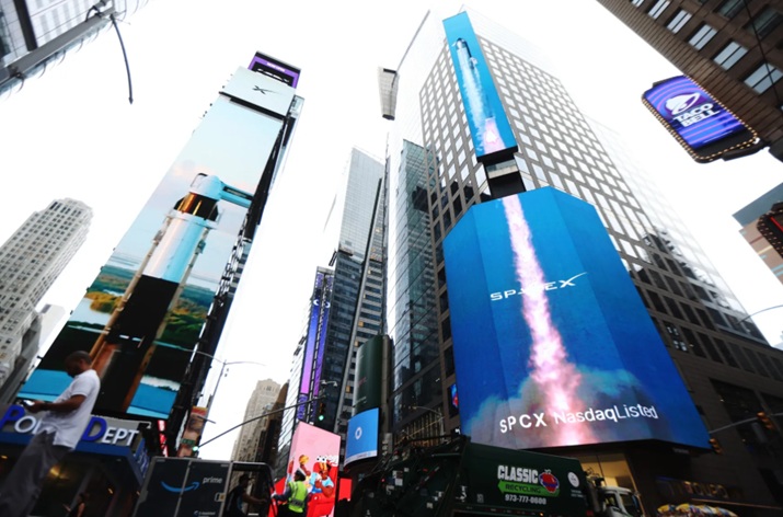 Space X debuta en Wall Street con un alza del 19% y una valuación que duplica expectativas