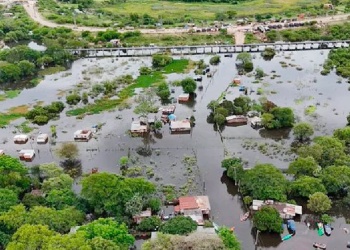 Chaco: internos fabrican camas para evacuados por inundaciones