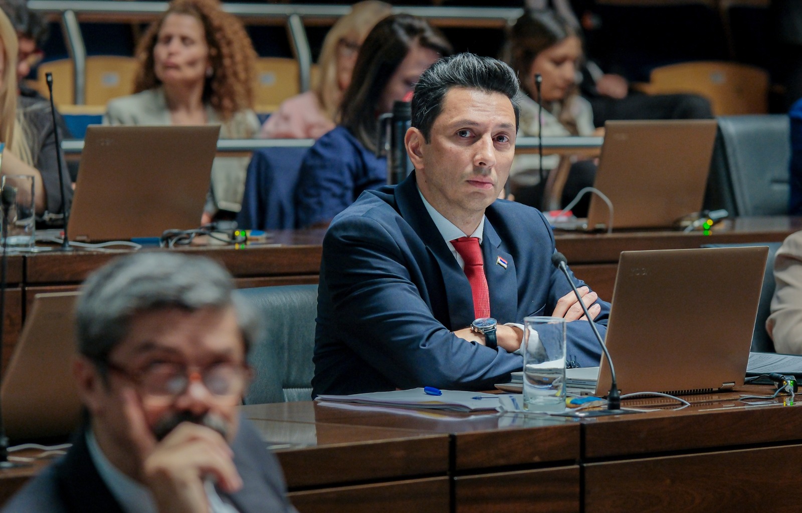 Nuñez denuncia en la Legislatura misionera presión contra un docente por sus ideas y apunta al SPEPM