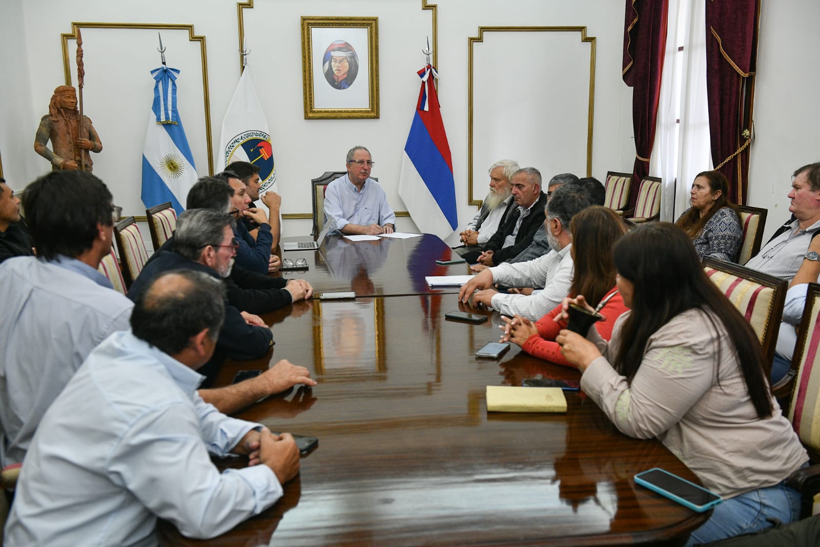 Passalacqua respalda un proyecto para fijar un precio mínimo de la hoja verde y lo enviará a la Legislatura