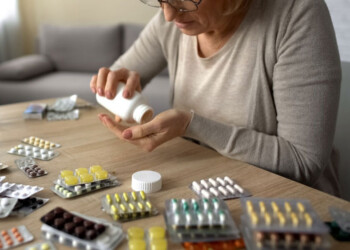 El gasto en medicamentos de PAMI subió 638% desde 2023, muy por encima de las jubilaciones