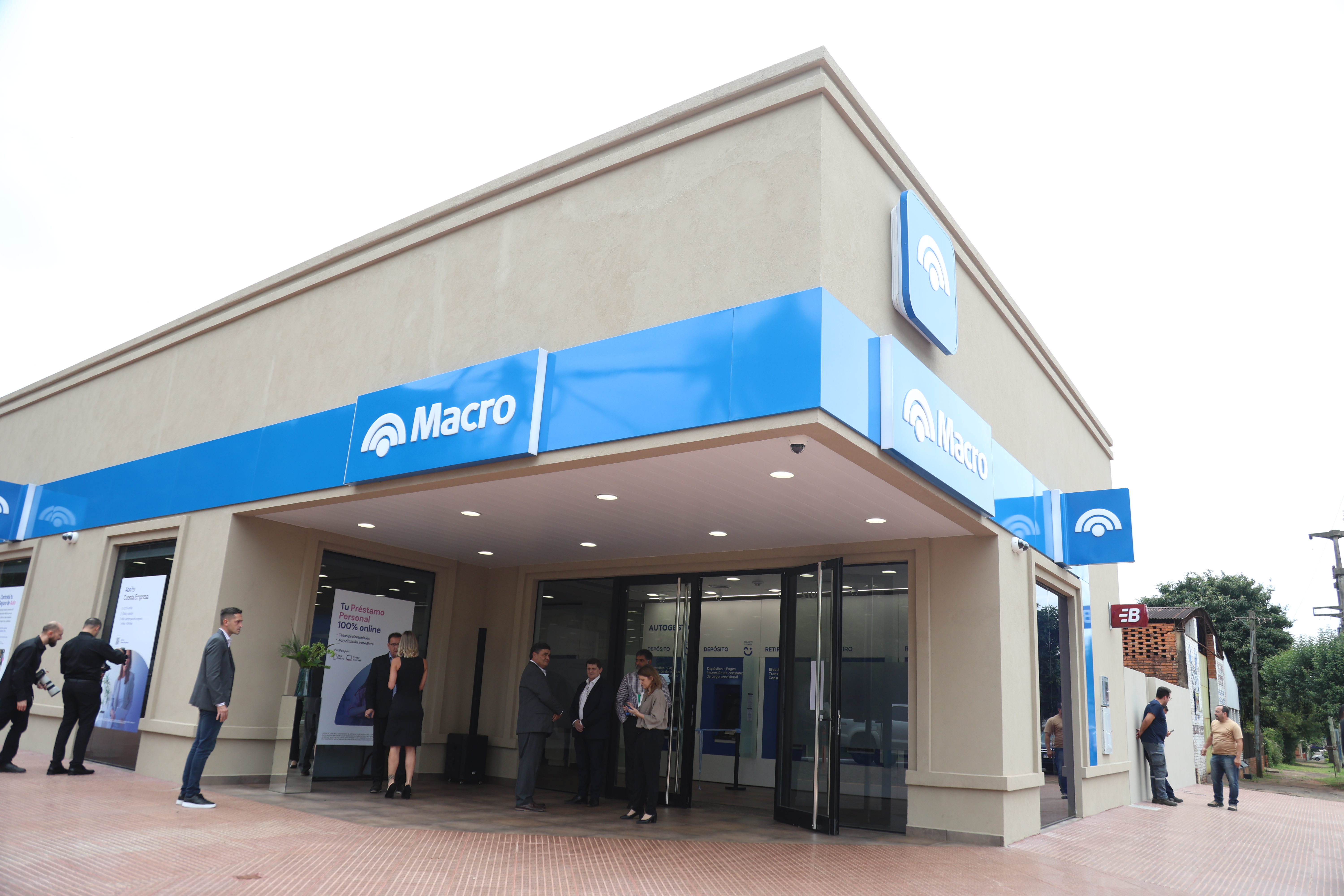 Banco Macro abre sucursal en San Ignacio con inversión privada y respaldo provincial