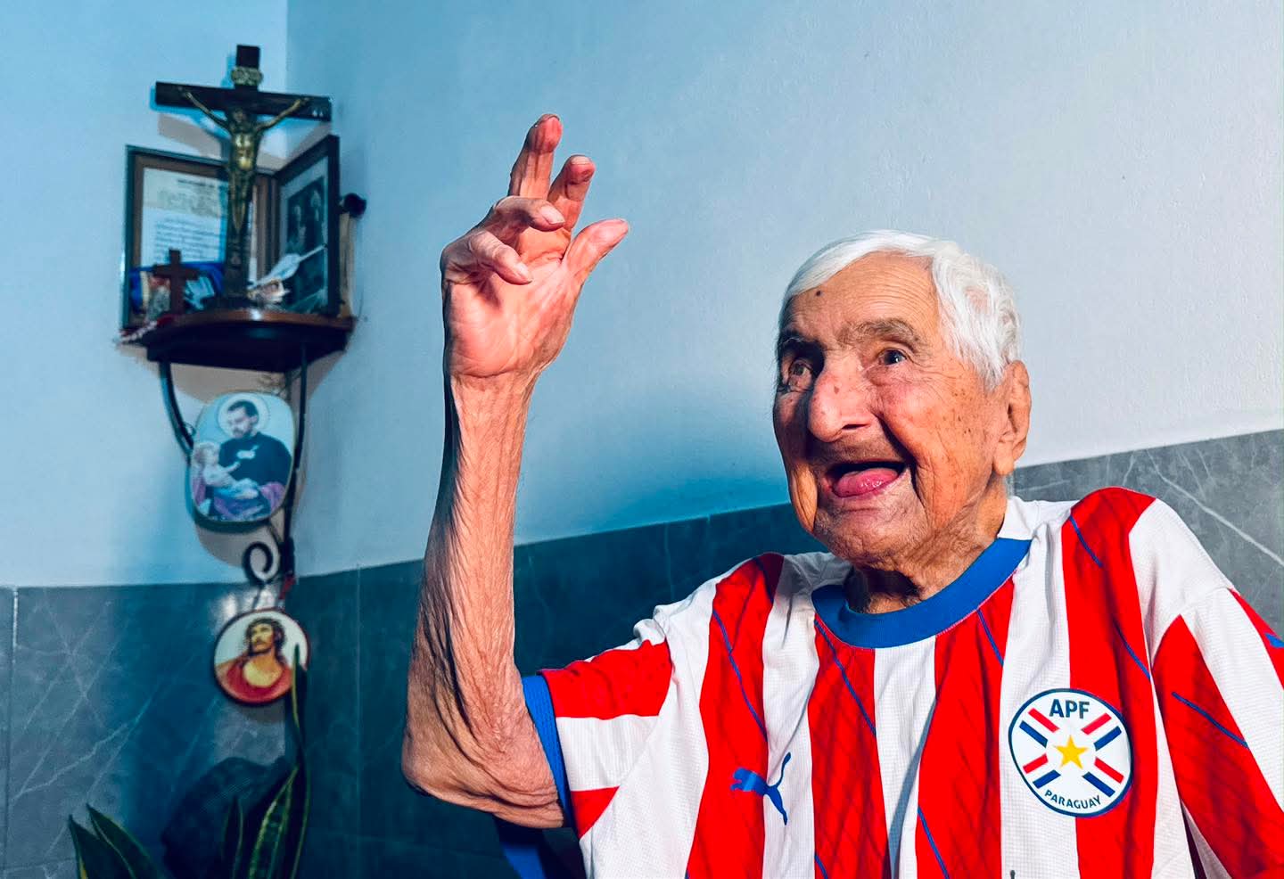 A sus 110 años, el último héroe del Chaco viste la Albirroja y conmueve a Paraguay