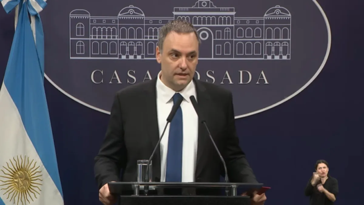 Adorni reconoce ahorros no declarados y promete regularizar su situación