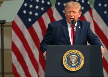 Trump califica de "desastre potencial" un conflicto por Malvinas y se ofrece a mediar